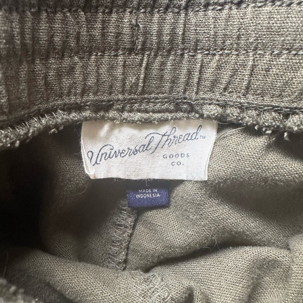 Universal Thread Shorts - Picture 2 of 3